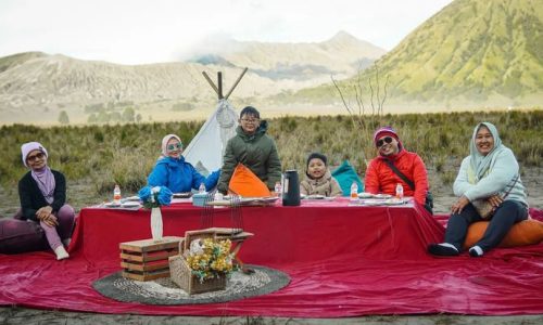 Bromo-Breakfast-Piknik-Private-Trip-dari-Surabaya