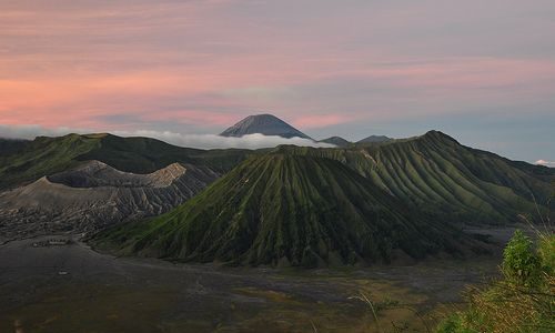 Bromo-volcanoes