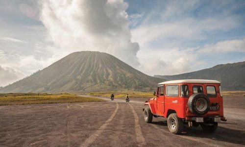 Tour-Gunung-Bromo_-Discover-the-Majesty-of-This-Iconic-Volcano - Salin - Salin